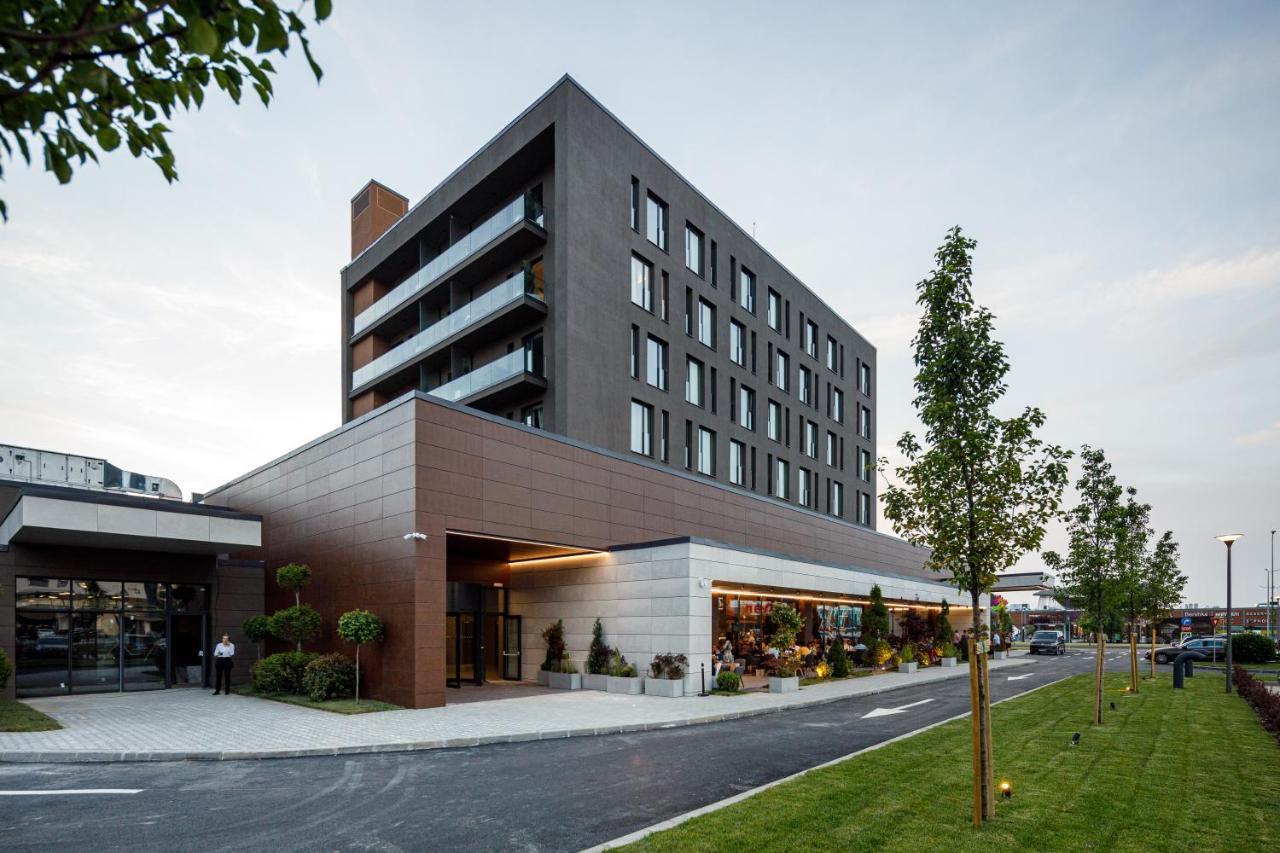 Qosmo Brasov Hotel Ngoại thất bức ảnh