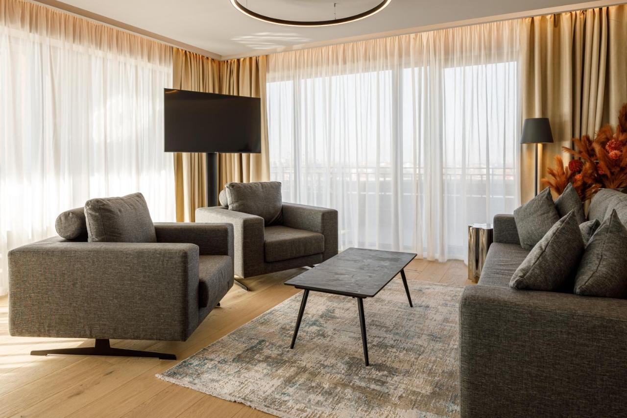 Qosmo Brasov Hotel Ngoại thất bức ảnh