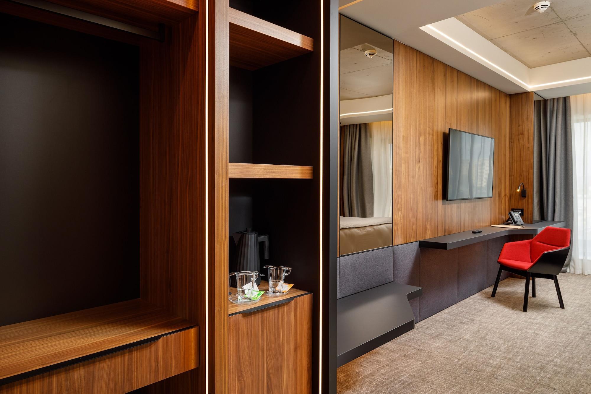 Qosmo Brasov Hotel Ngoại thất bức ảnh