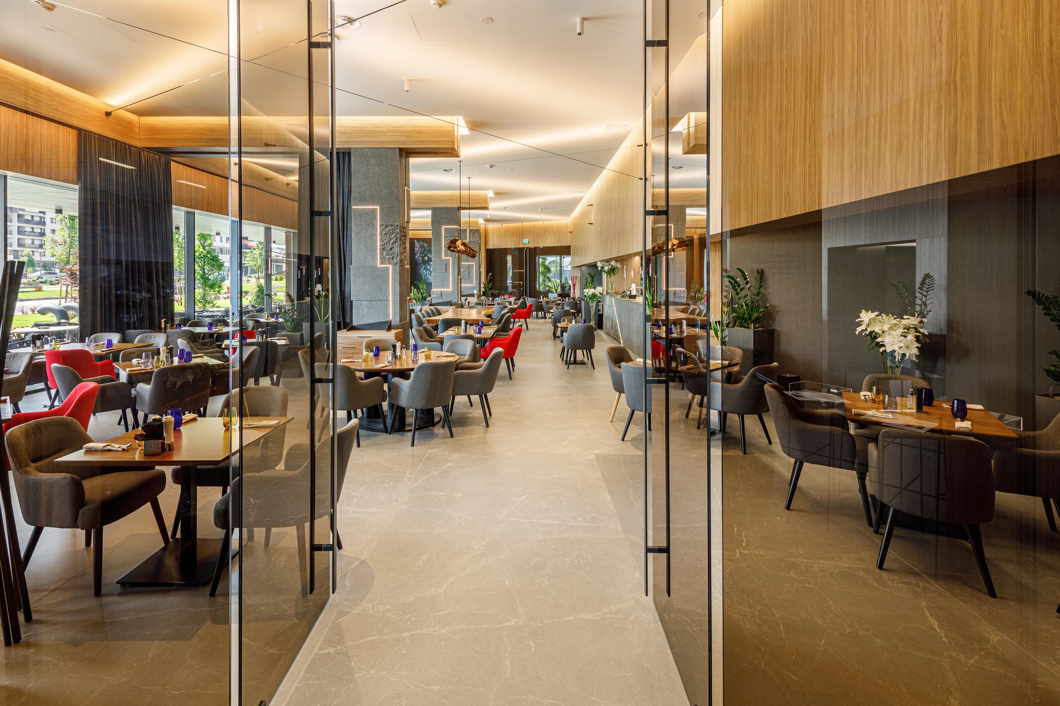 Qosmo Brasov Hotel Ngoại thất bức ảnh