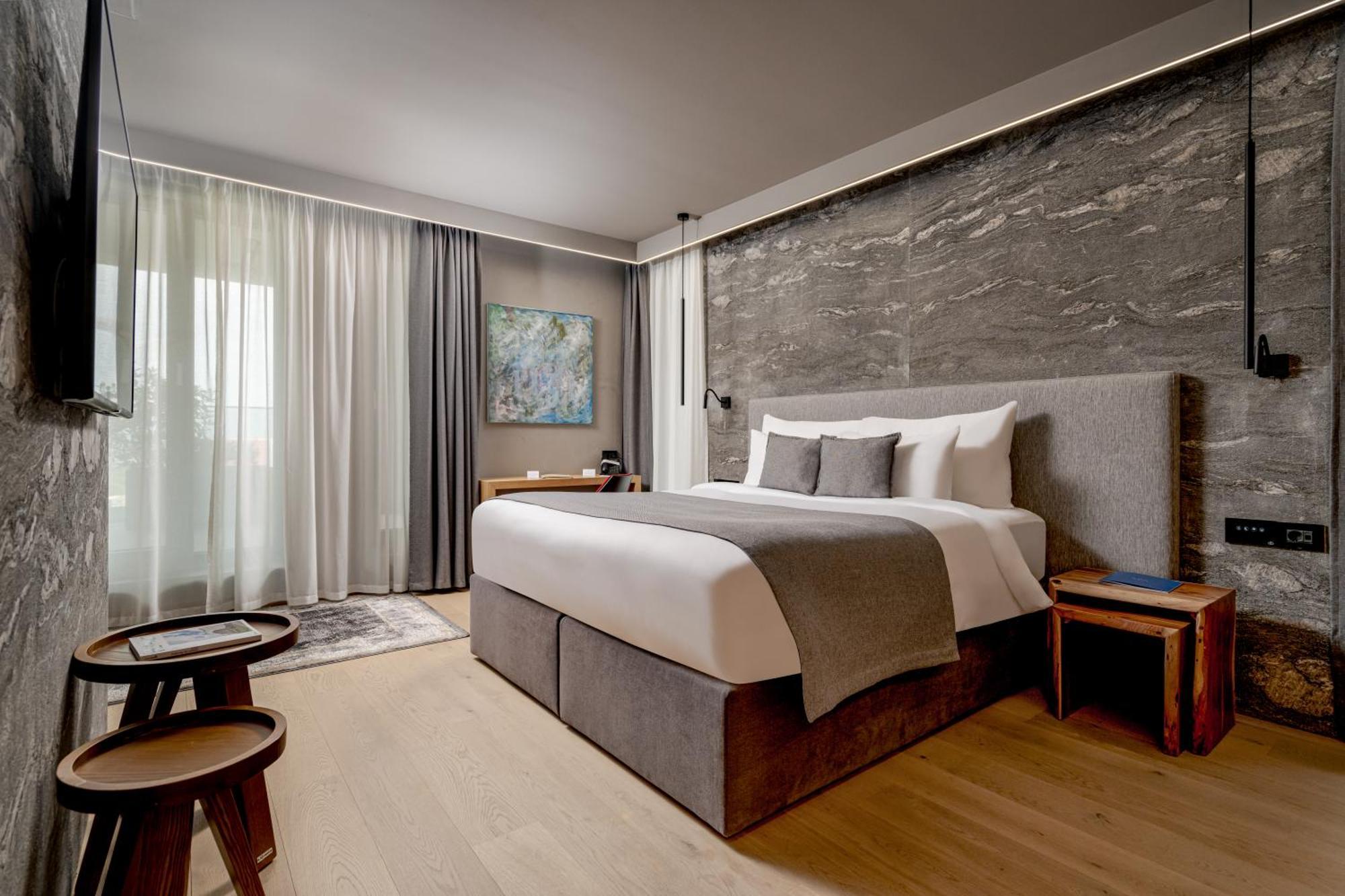 Qosmo Brasov Hotel Ngoại thất bức ảnh