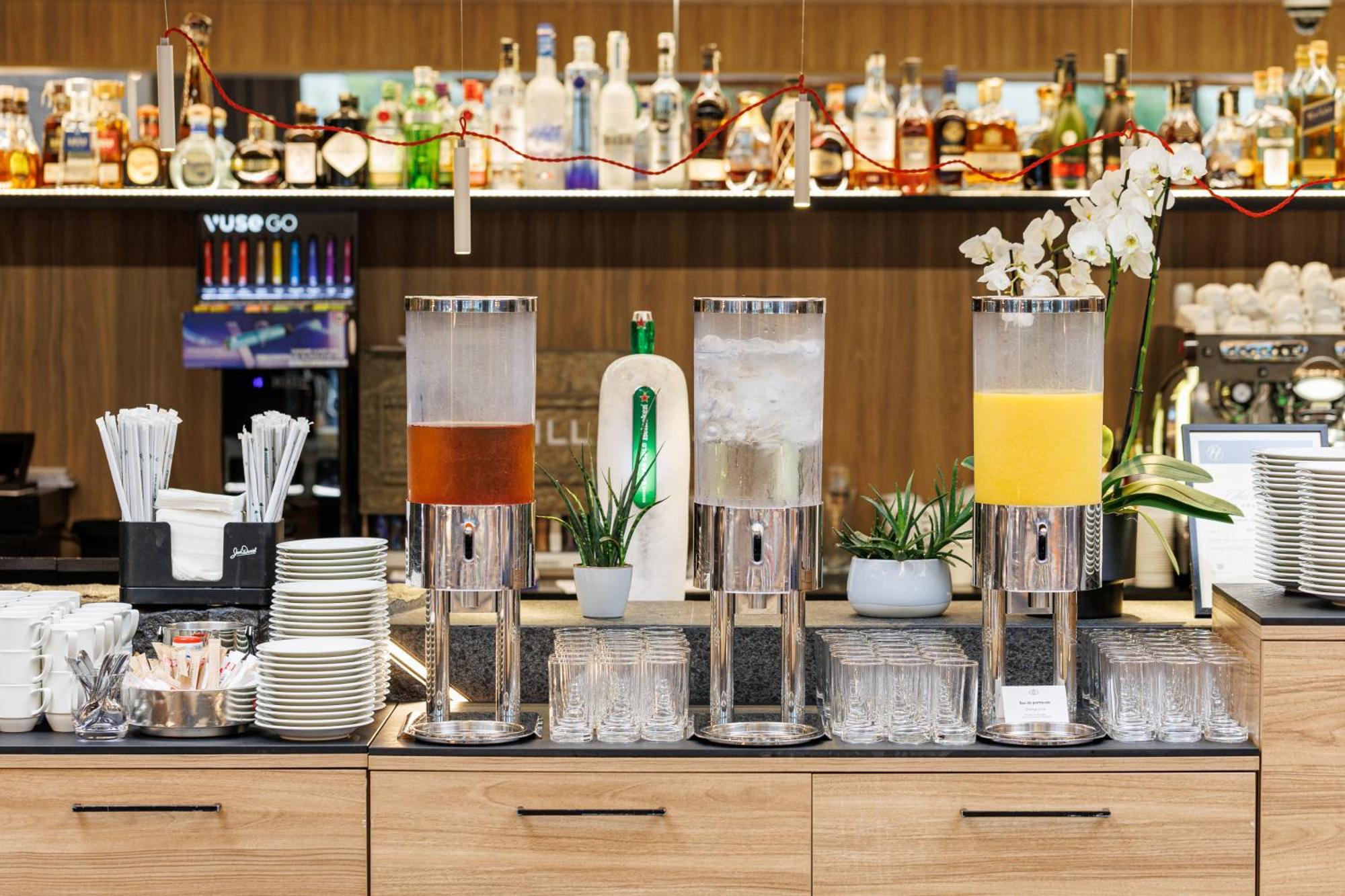 Qosmo Brasov Hotel Ngoại thất bức ảnh